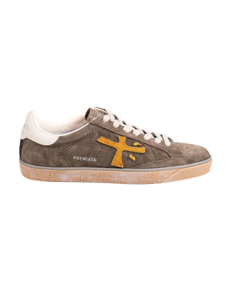 Shop PREMIATA  Scarpa: Premiata sneakers "Steven 7627".
Tomaia in pelle, logo in pelle a contrasto di colore.
Altezza Suola 2,2 cm.
Fusbet interno 28,5 cm.
Composizione Suola: 100% Gomma.
Composizione Tomaia: 100% Pelle di vitello.
Composizione Fodera: 86% Pelle di capra 14% Pelle di vitello.
Fabbricato in Vietnam.. STEVEN-7627